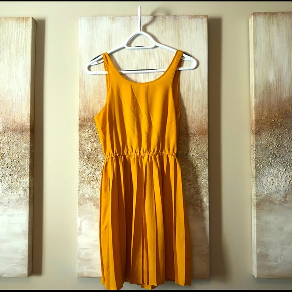 Little Yellow Dress - Picture 5 of 6